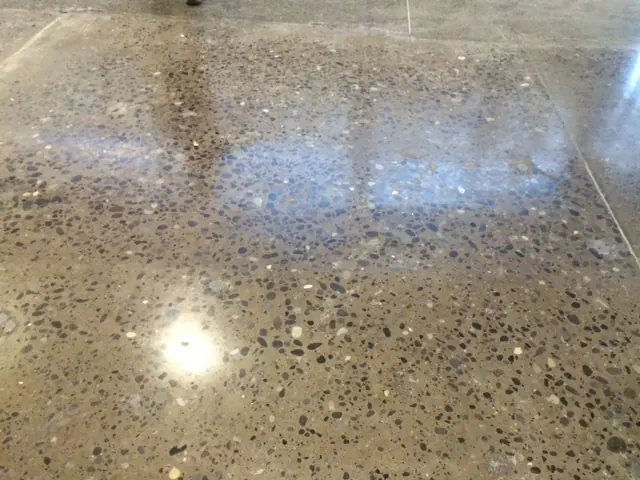 Hormigón pulido con áridos a la vista