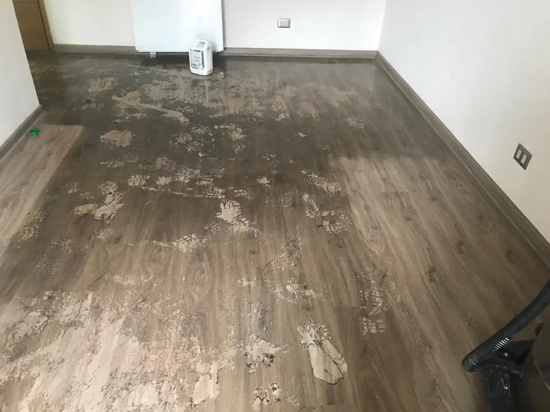 Piso desgastado antes del tratamiento
