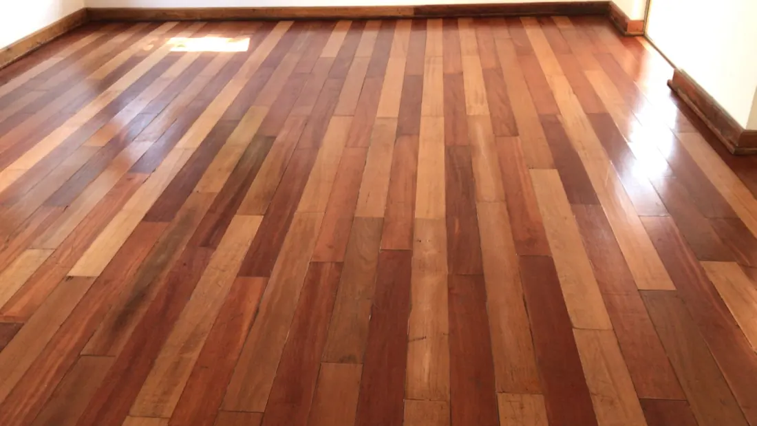 Piso de madera nativa vitrificado