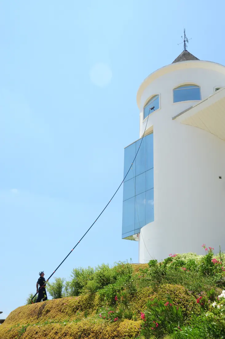 Limpieza de vidrios de una torre
